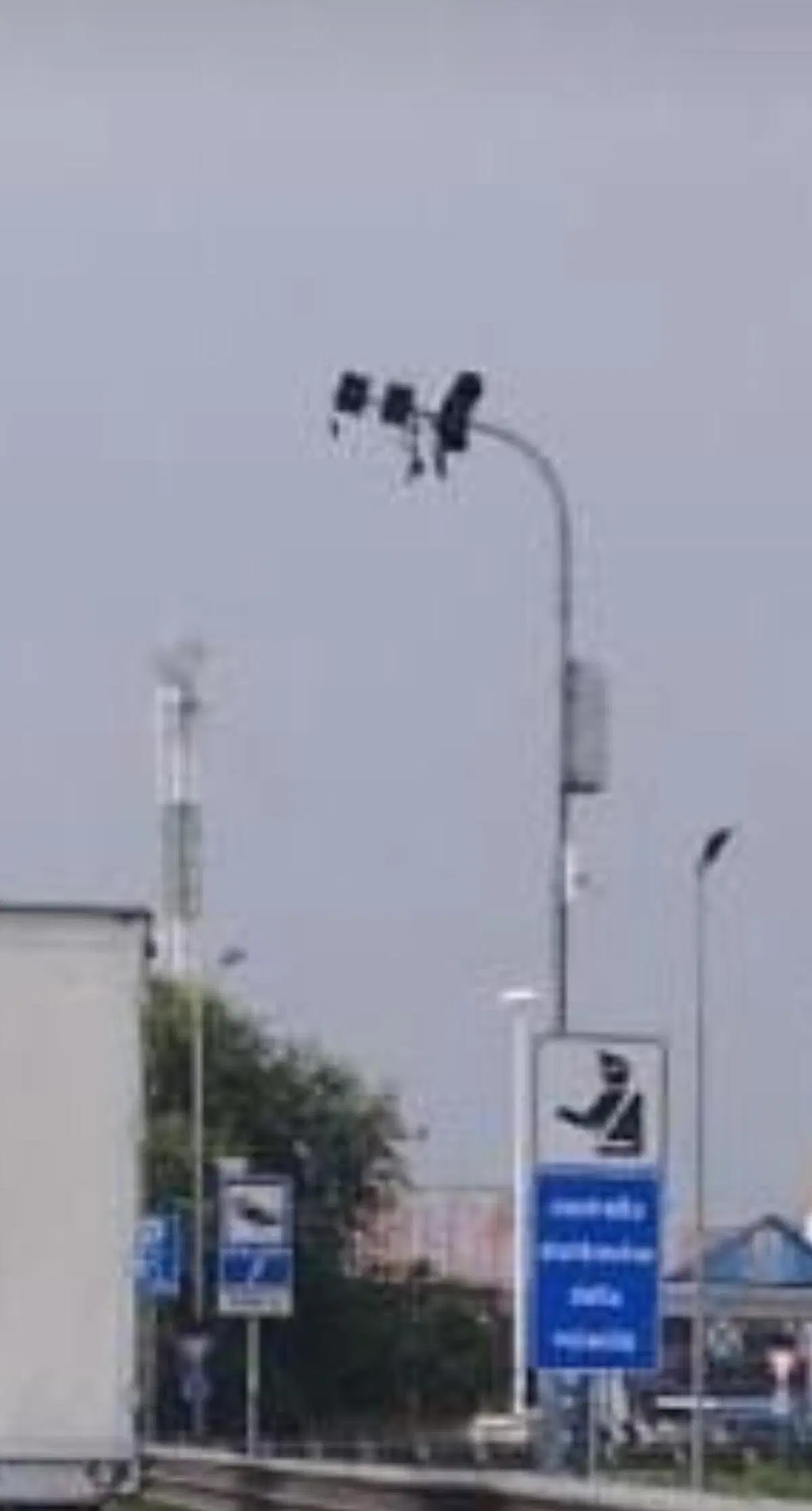 Nuovi autovelox fissi vicino all'aeroporto di Linate: rispettate il limite!    (3)