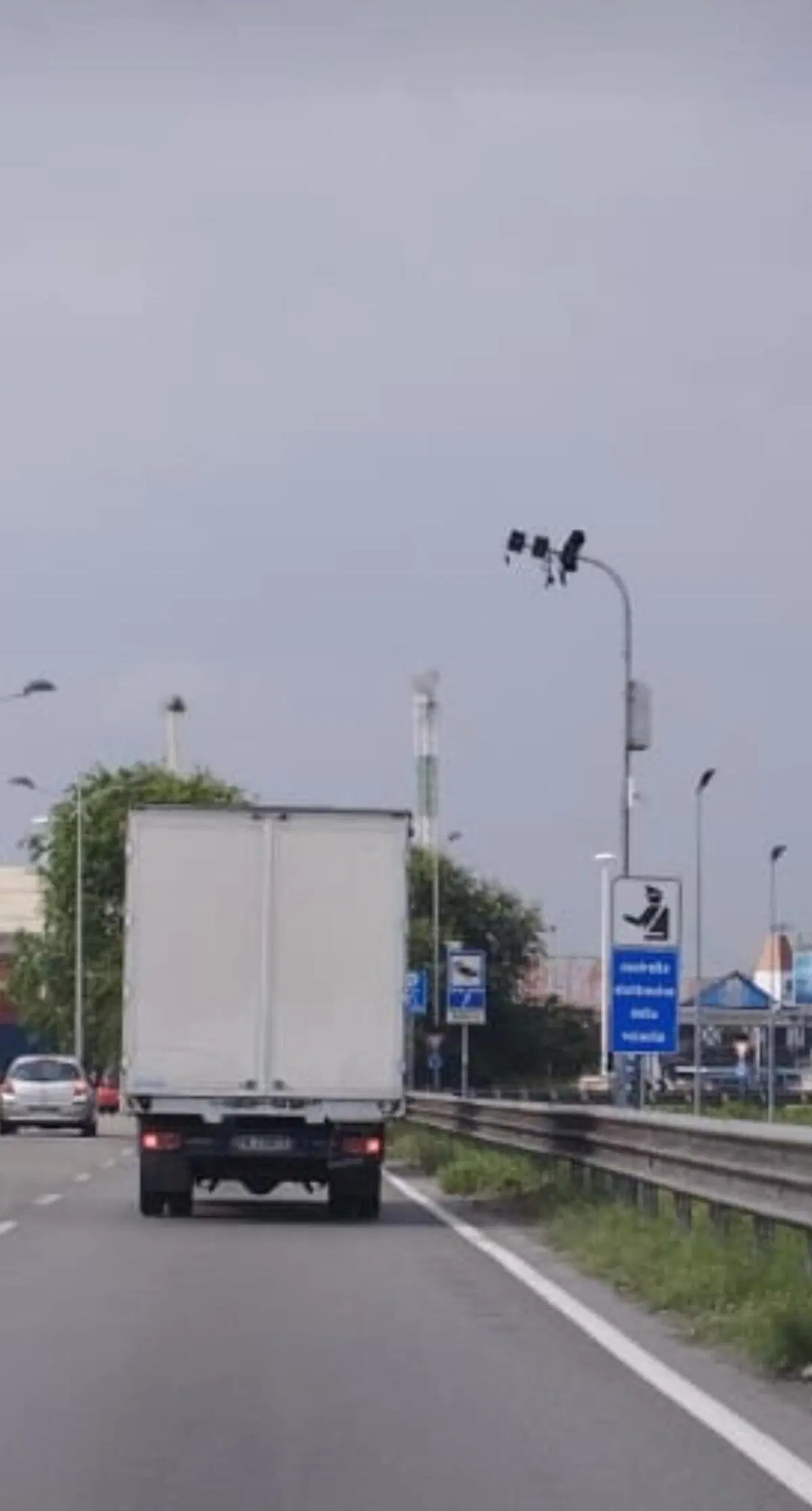 Nuovi autovelox fissi vicino all'aeroporto di Linate: rispettate il limite!    (4)
