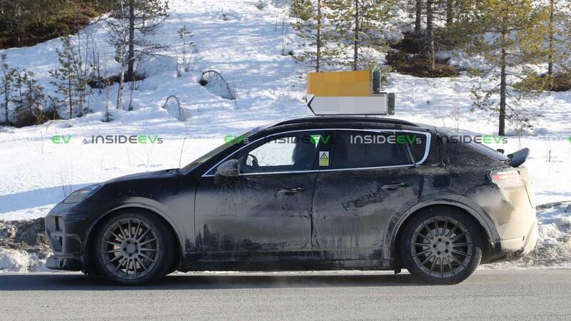 Nuova Porsche Macan elettrica: ecco altre foto