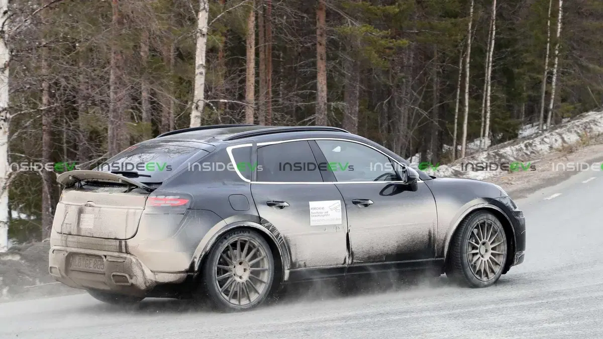 Nuova Porsche Macan elettrica: ecco altre foto (2)