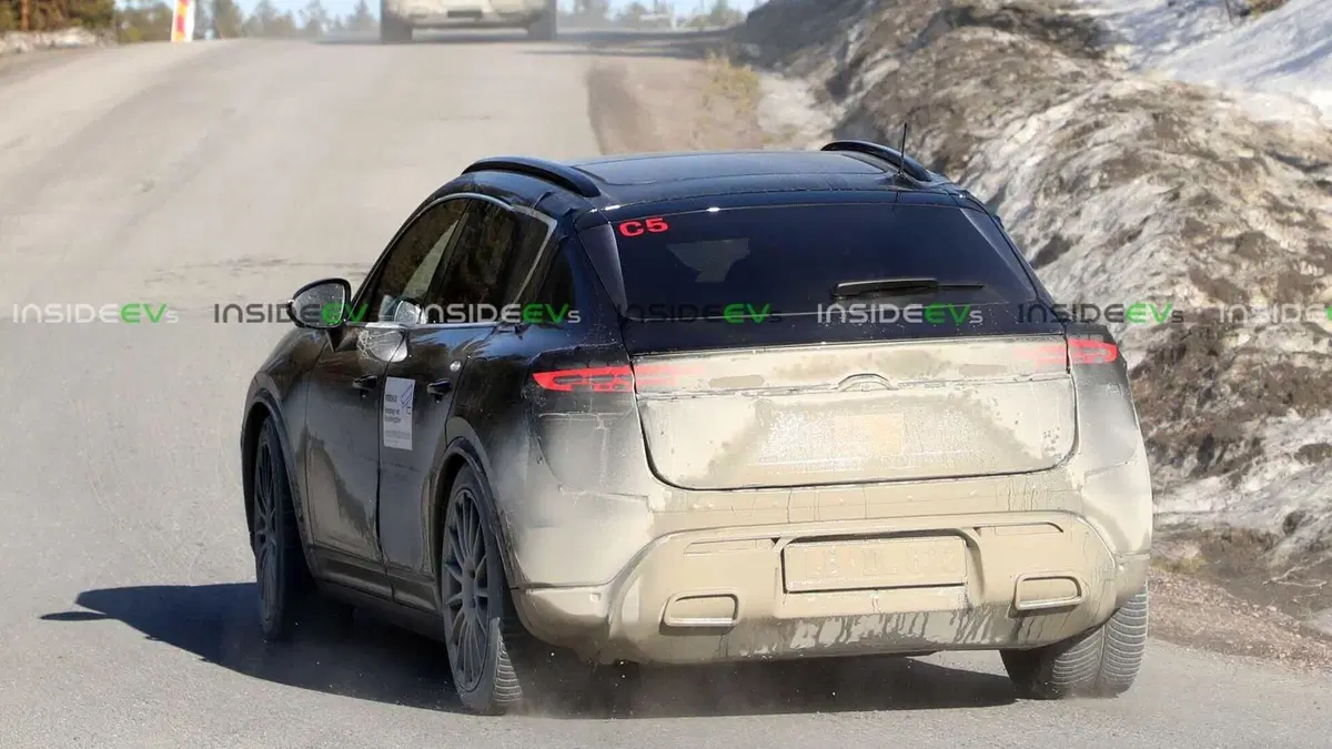 Nuova Porsche Macan elettrica: ecco altre foto (3)