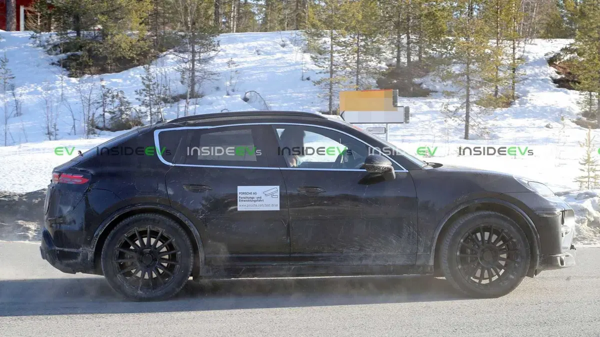 Nuova Porsche Macan elettrica: ecco altre foto (5)