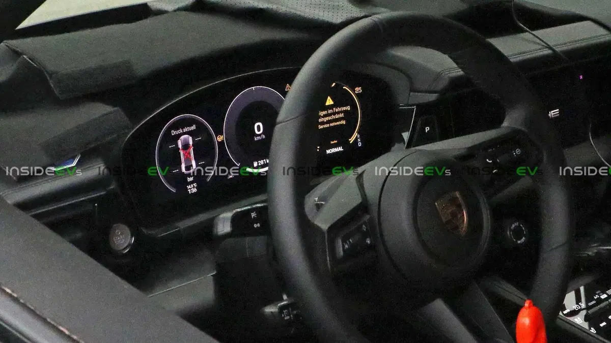 Nuova Porsche Macan elettrica: ecco altre foto (8)