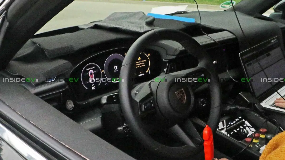 Nuova Porsche Macan elettrica: ecco altre foto (9)