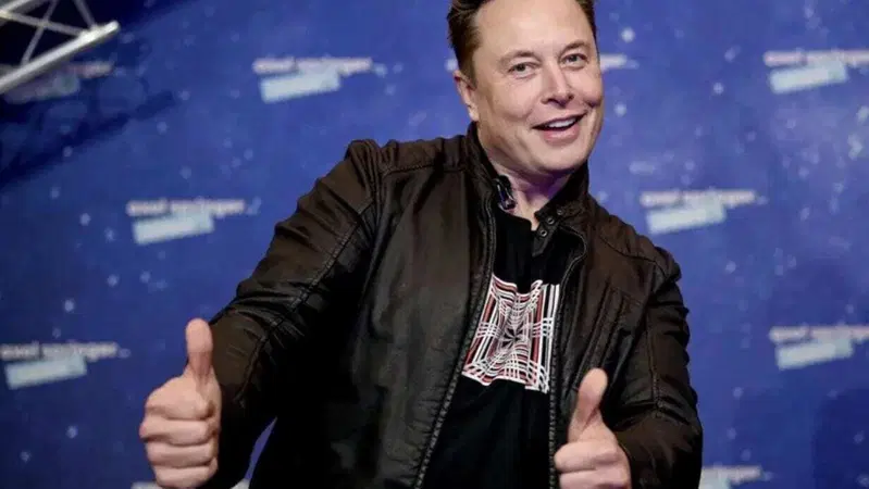 Elon Musk minaccia di far saltare l'accordo con Twitter