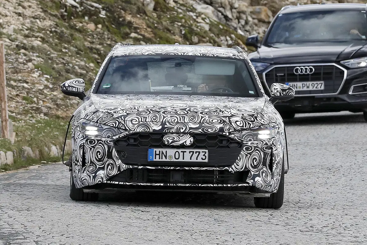 Nuova Audi S4, ecco le foto spia (2)