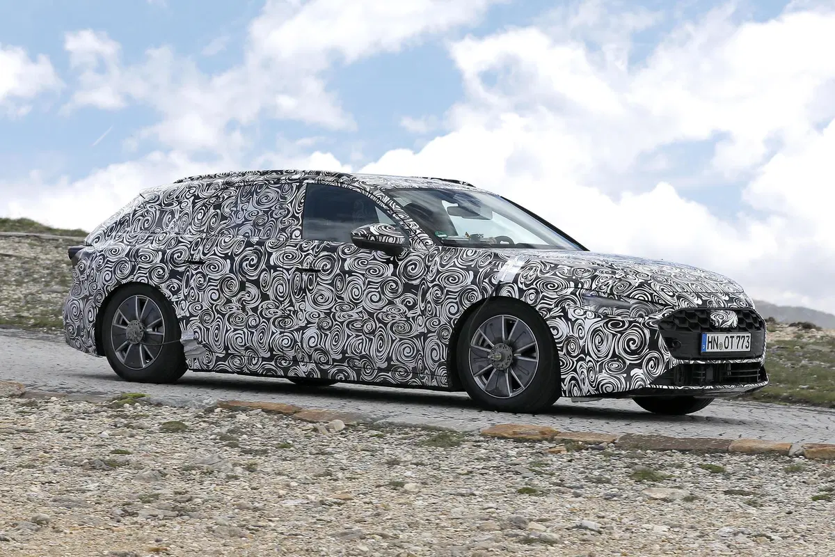 Nuova Audi S4, ecco le foto spia (3)