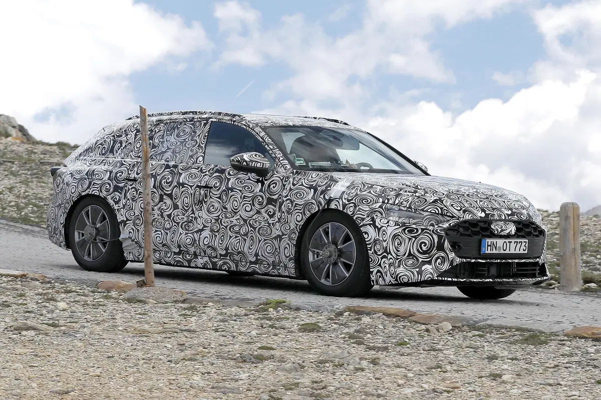 Nuova Audi S4, ecco le foto spia (4)