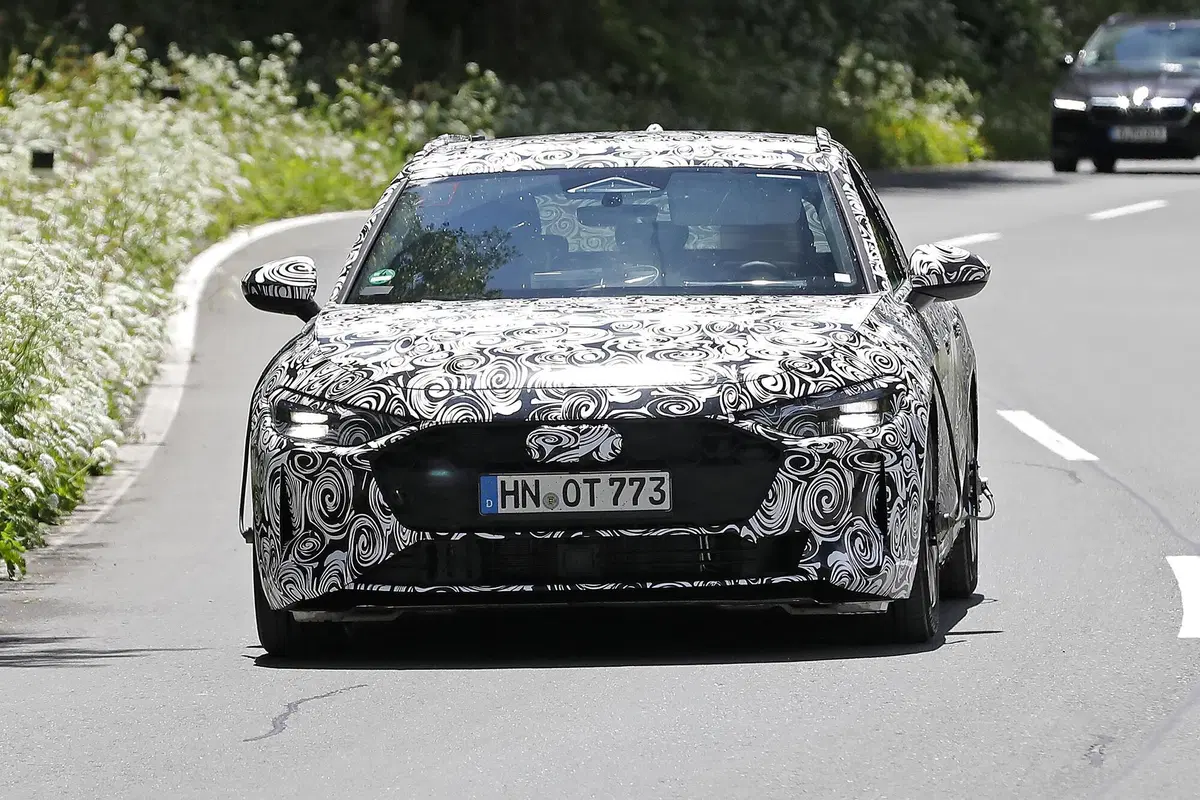Nuova Audi S4, ecco le foto spia (5)