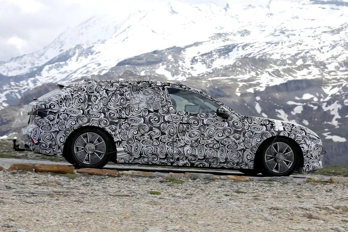 Nuova Audi S4, ecco le foto spia (7)