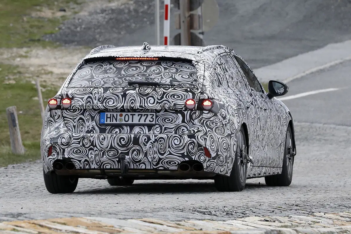 Nuova Audi S4, ecco le foto spia (9)