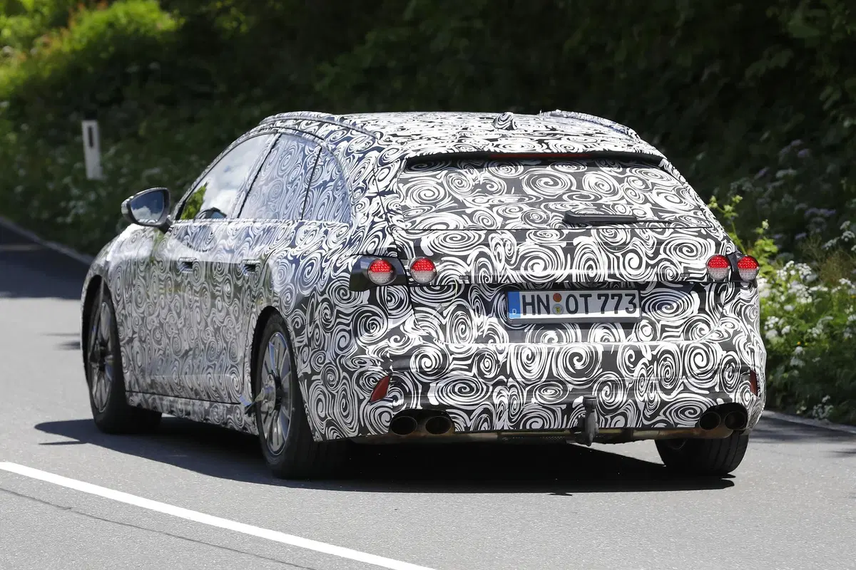 Nuova Audi S4, ecco le foto spia (11)
