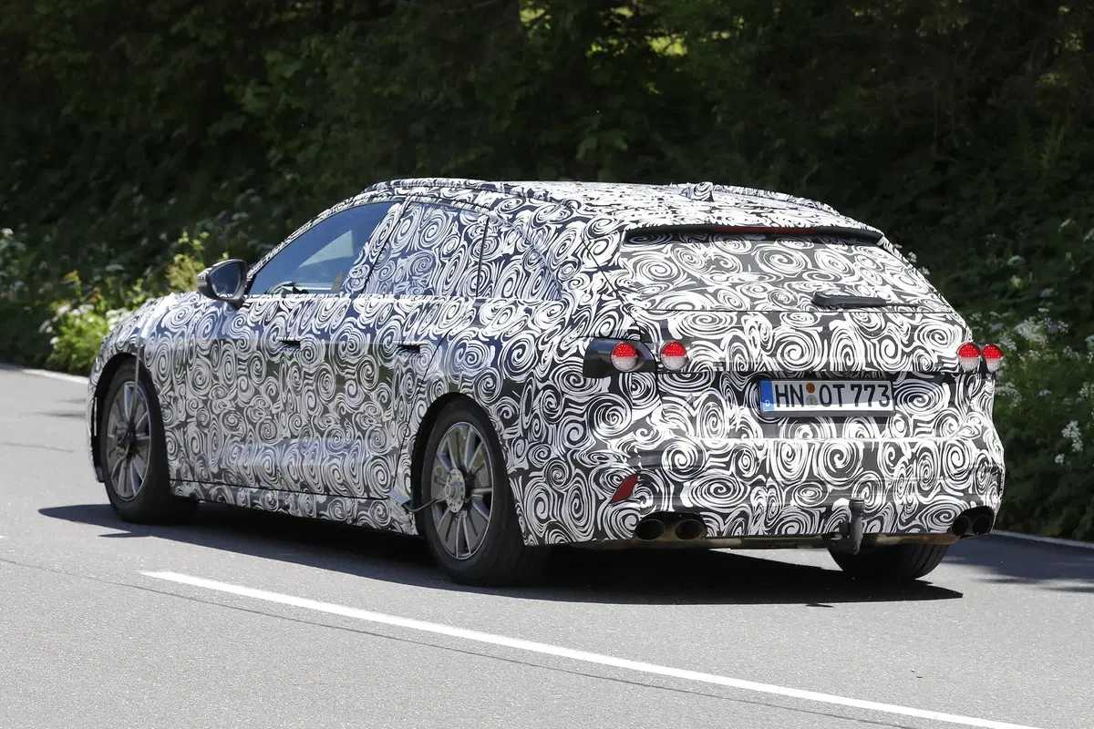 Nuova Audi S4, ecco le foto spia (12)