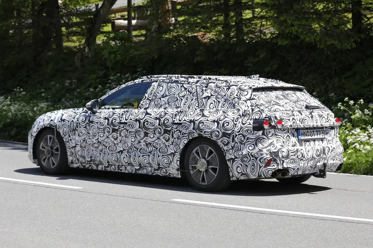 Nuova Audi S4, ecco le foto spia (13)