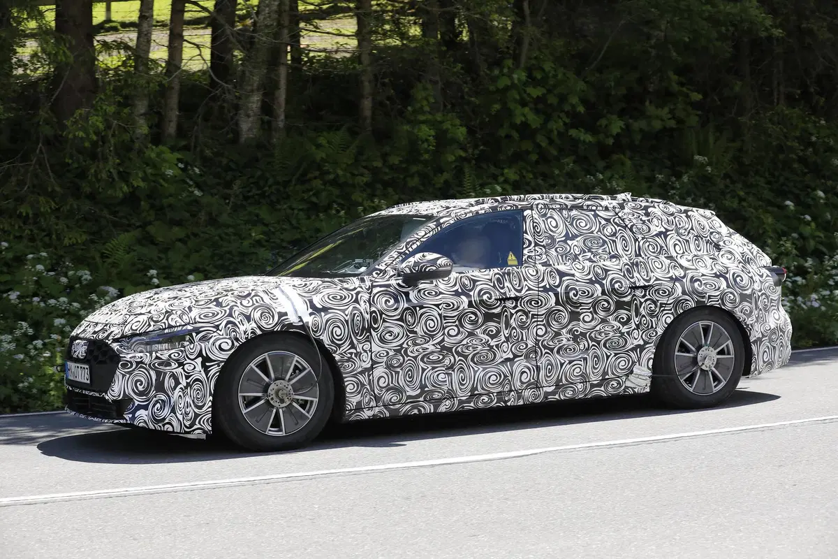 Nuova Audi S4, ecco le foto spia (21)