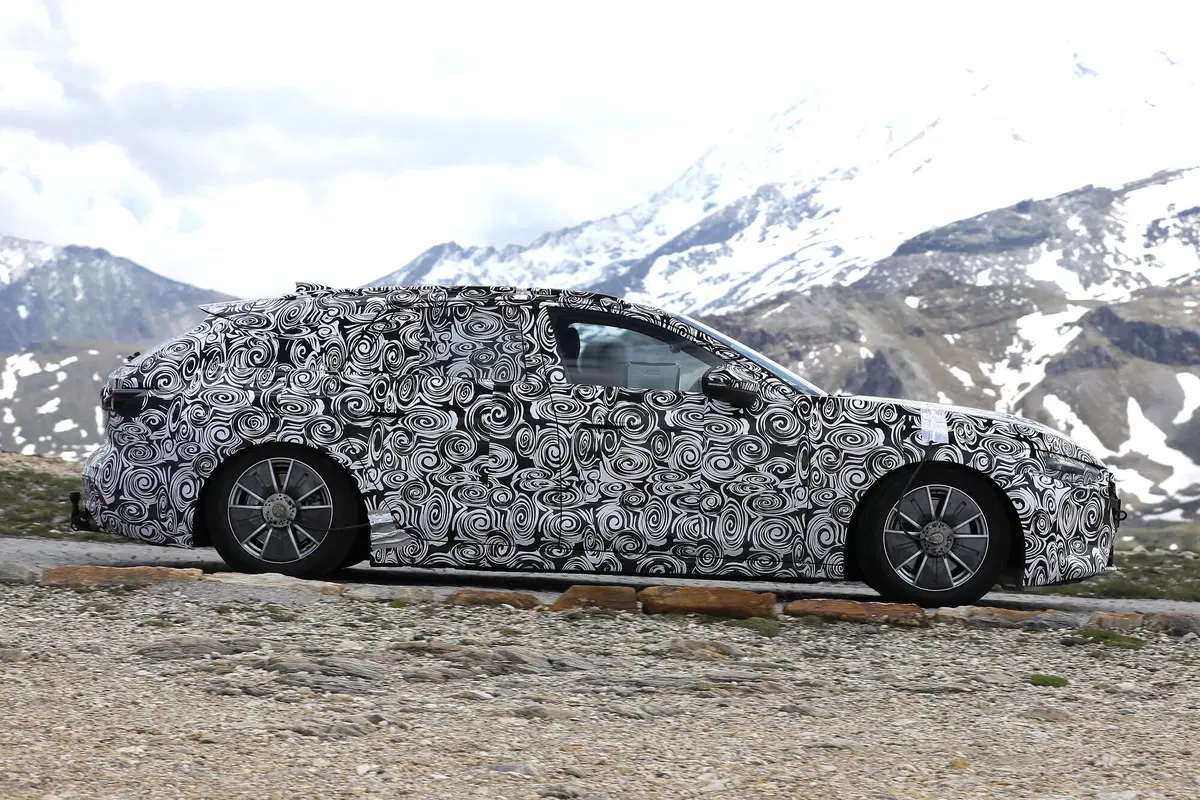 Nuova Audi S4, ecco le foto spia (18)