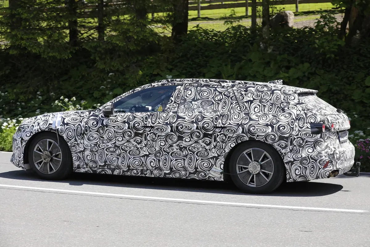 Nuova Audi S4, ecco le foto spia (20)