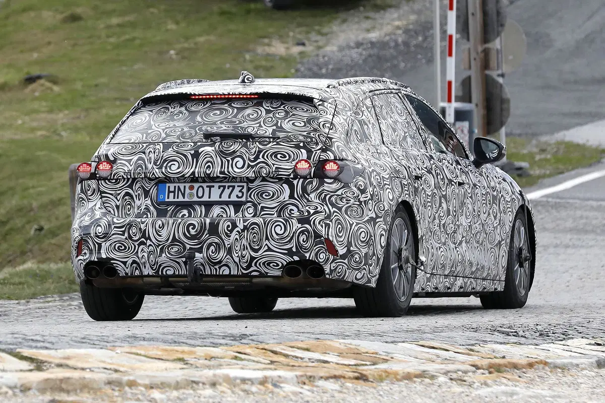 Nuova Audi S4, ecco le foto spia (16)