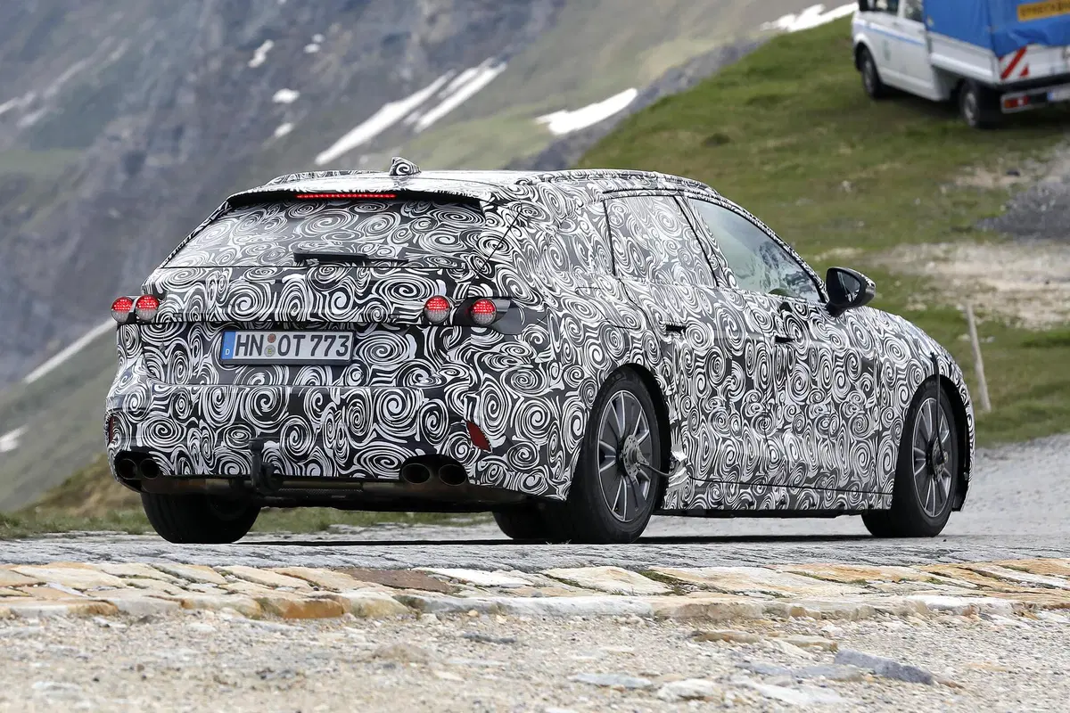 Nuova Audi S4, ecco le foto spia (14)