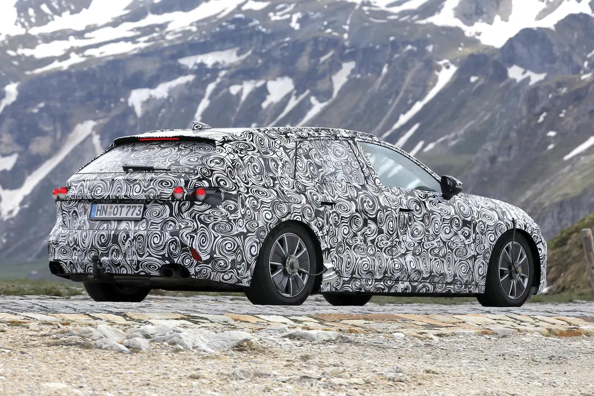 Nuova Audi S4, ecco le foto spia (17)