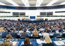 Stop alle auto benzina e diesel dal 2035, il Parlamento Europeo ha approvato 