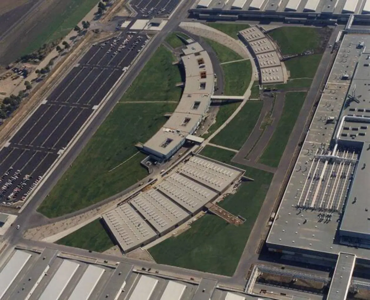Architettura nel mondo auto, Foto gallery stabilimenti e non solo [Da Melfi a Maranello] (19)