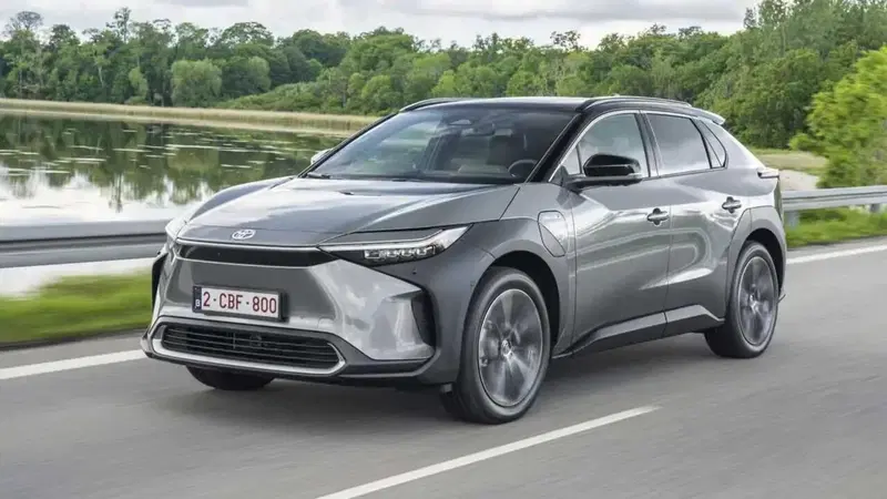 Nuova Toyota bZ4X 2023: &egrave; arrivata l'anti-Tesla? [VIDEO]