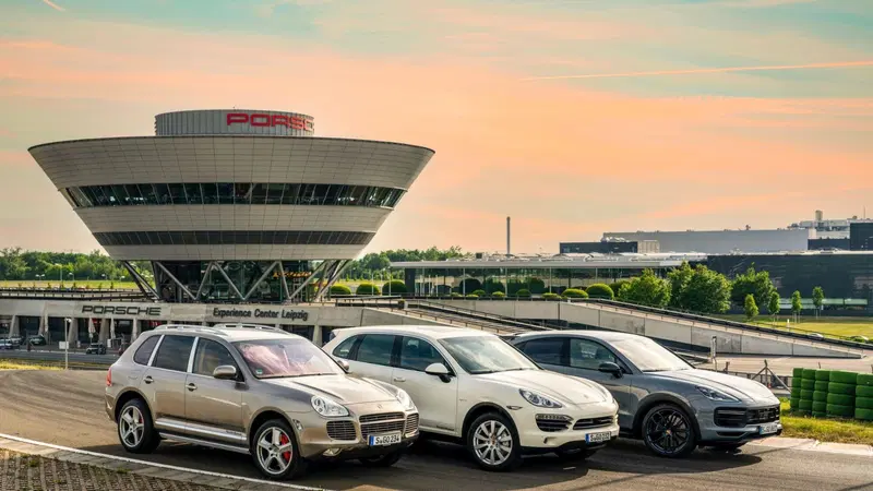 Venti anni di Porsche Cayenne: storia di un successo "inevitabile"