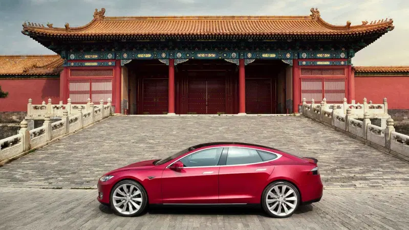 La Tesla - spia preoccupa i cinesi: vietato l'ingresso in citt&agrave;