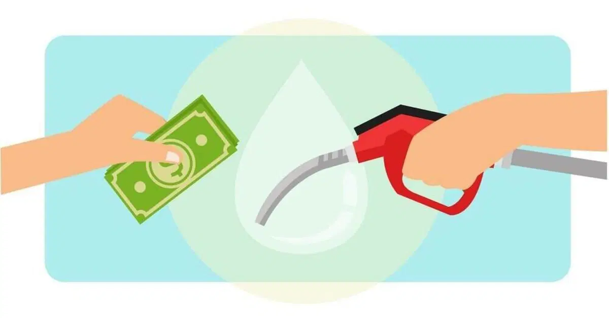 Prezzi carburanti auto, arriva l'estate 2022 e la benzina resta ancora sui 2 euro a litro
