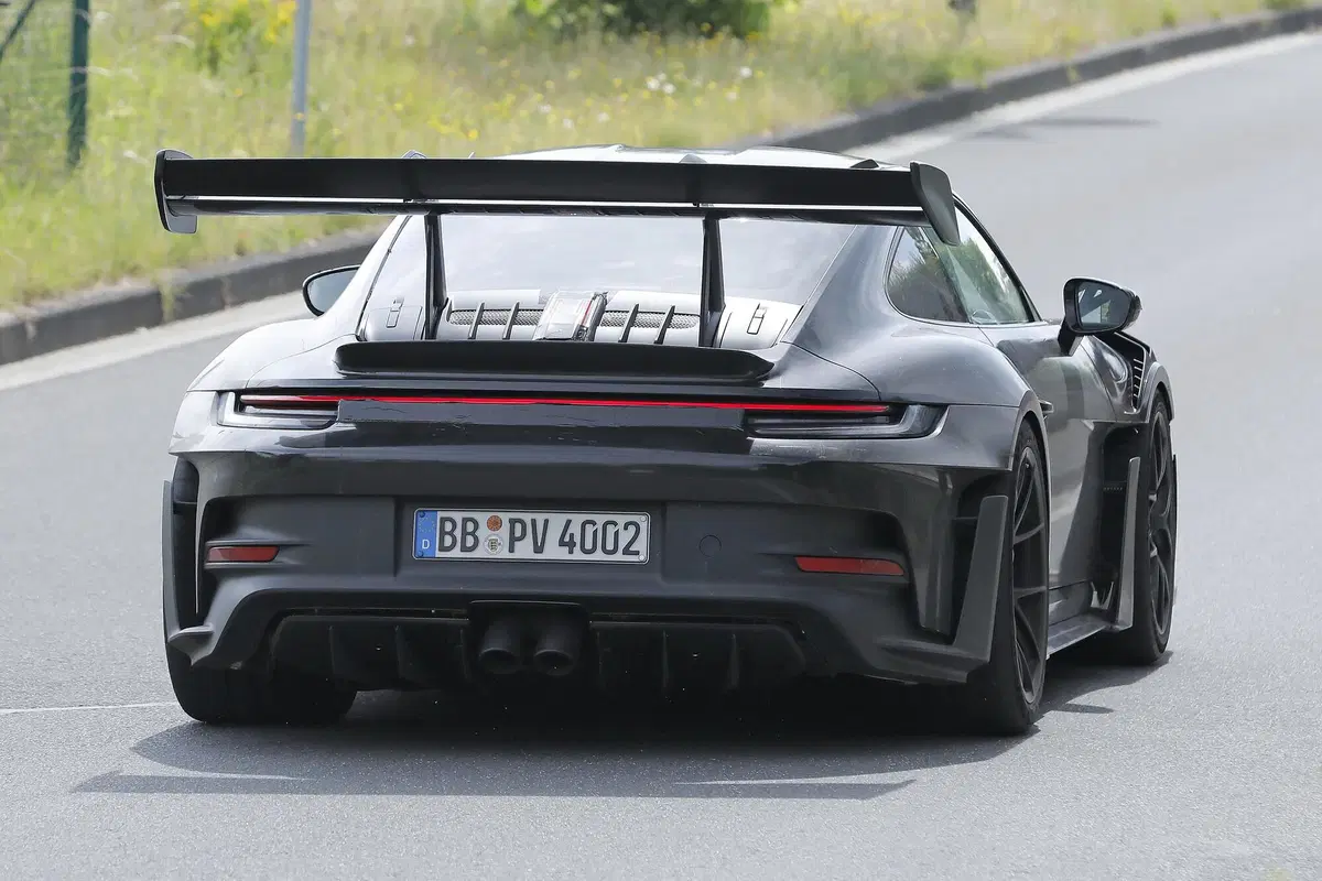 Arriva la nuova GT3 RS: sar&agrave; l'ultima "pura" di questa dinastia Porsche 911?