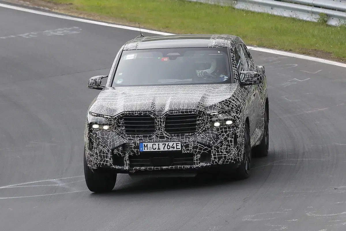 BMW XM, le foto spia del maxi SUV (2)