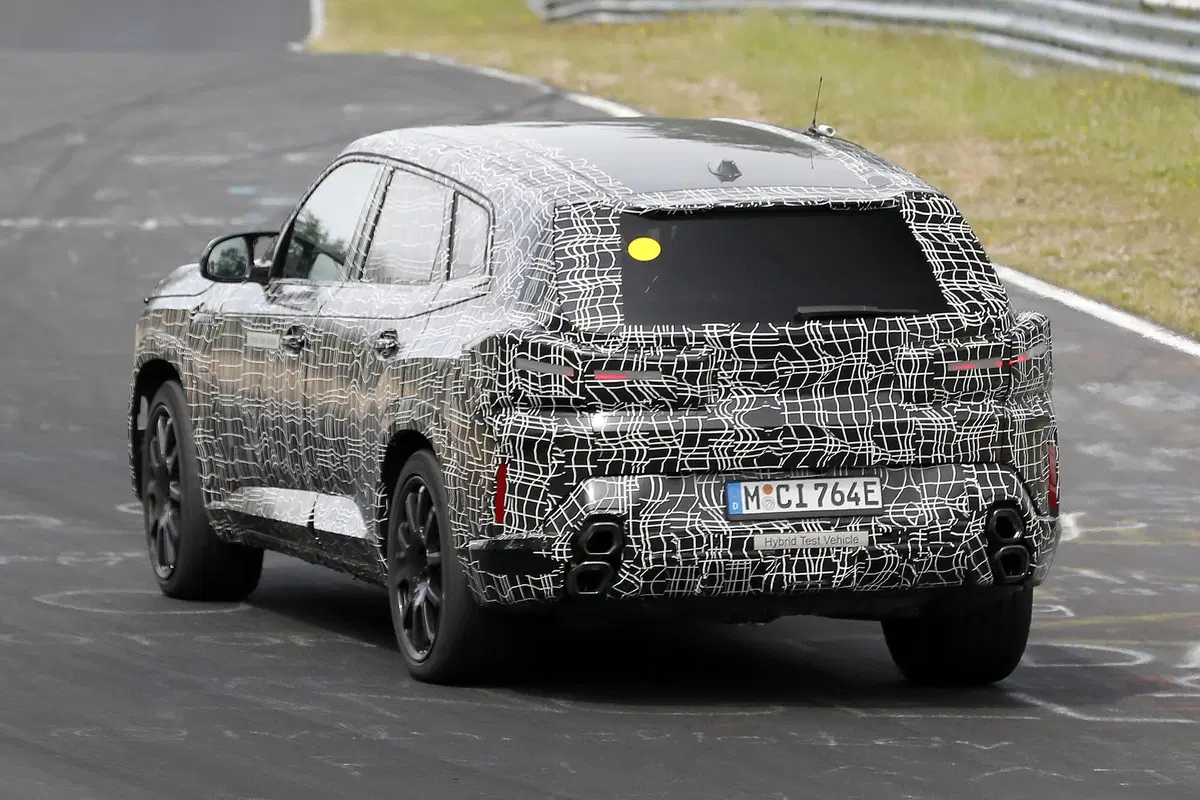 BMW XM, le foto spia del maxi SUV (3)