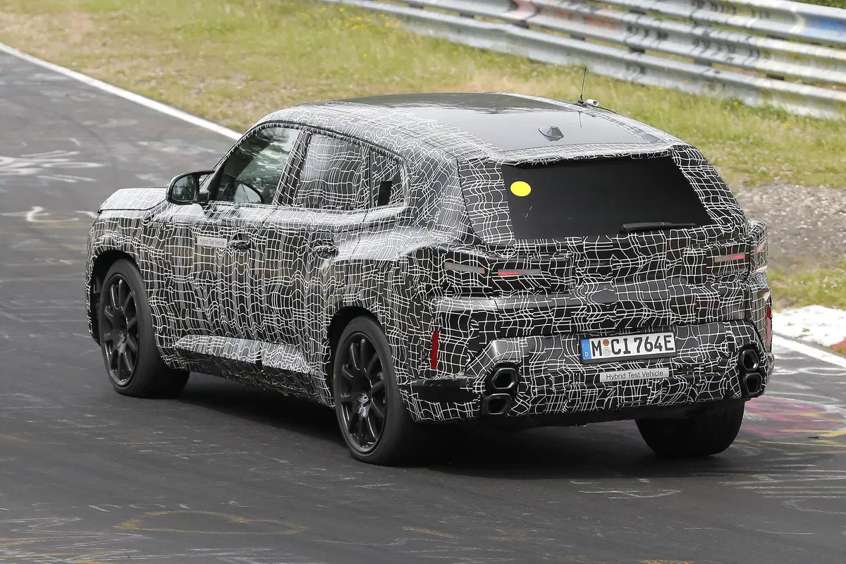 BMW XM, le foto spia del maxi SUV (4)