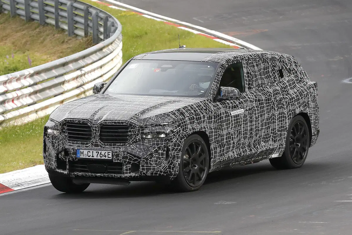 BMW XM, le foto spia del maxi SUV (5)