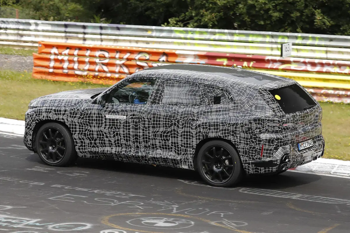 BMW XM, le foto spia del maxi SUV (6)