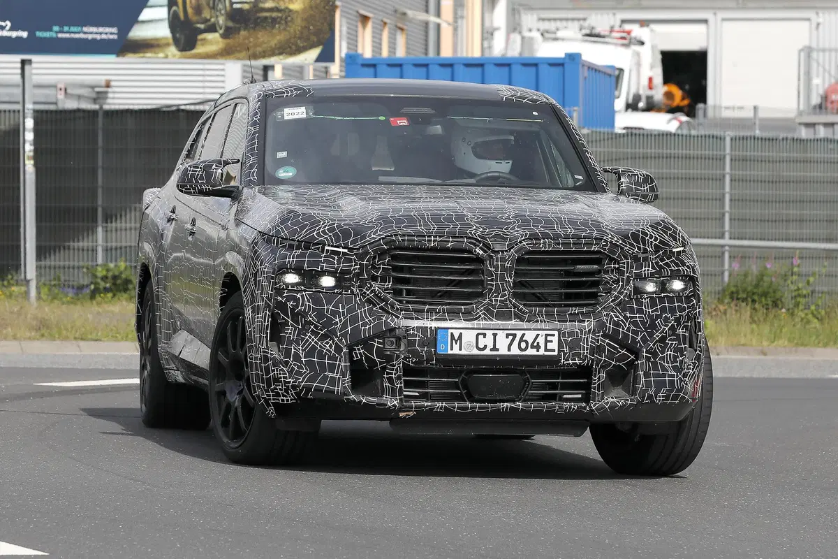 BMW XM, le foto spia del maxi SUV (7)