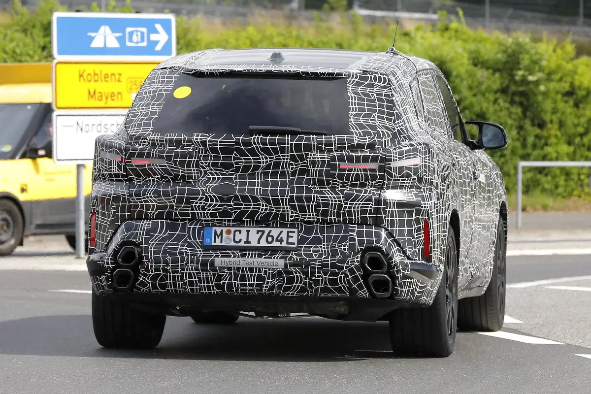 BMW XM, le foto spia del maxi SUV (8)