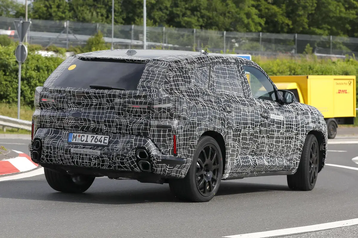 BMW XM, le foto spia del maxi SUV (12)