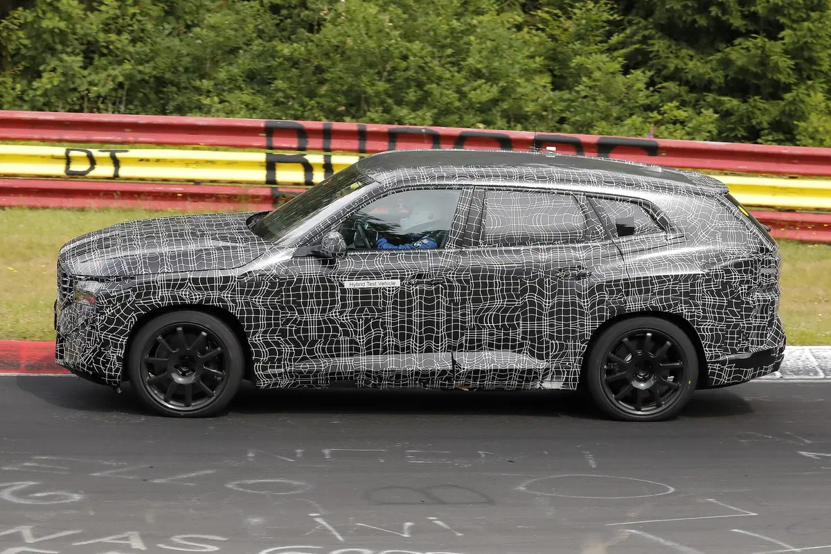 BMW XM, le foto spia del maxi SUV (10)