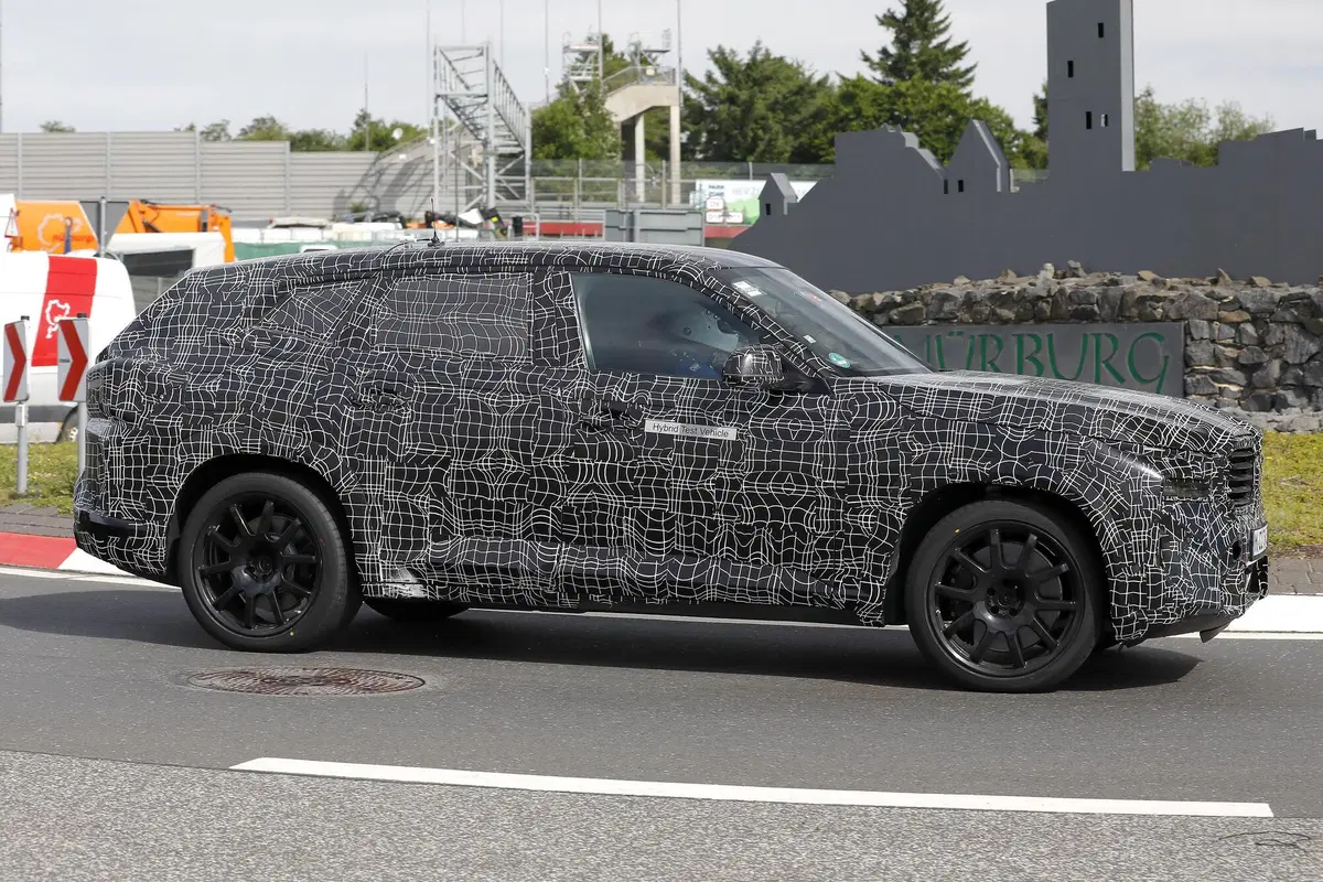 BMW XM, le foto spia del maxi SUV (15)