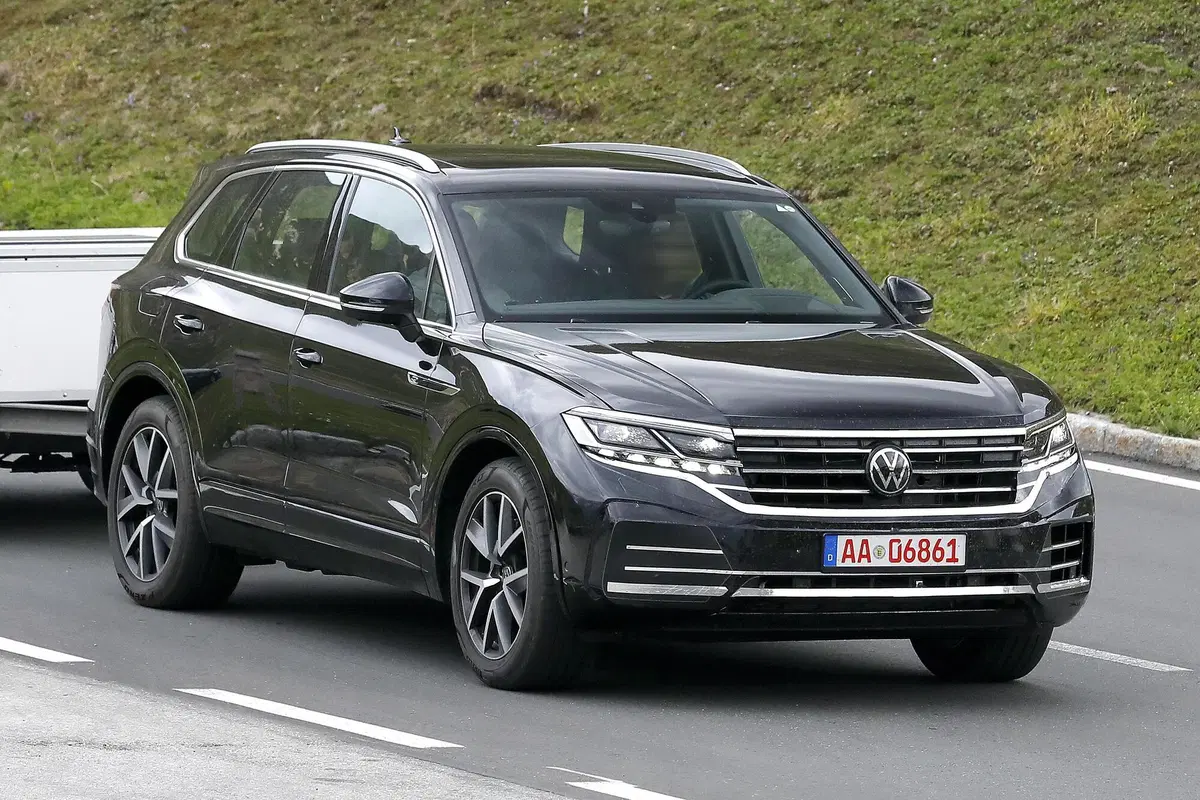 Volkswagen Touareg restyling, le foto spia  (2)