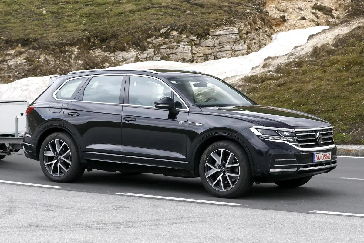 Volkswagen Touareg restyling, le foto spia  (4)