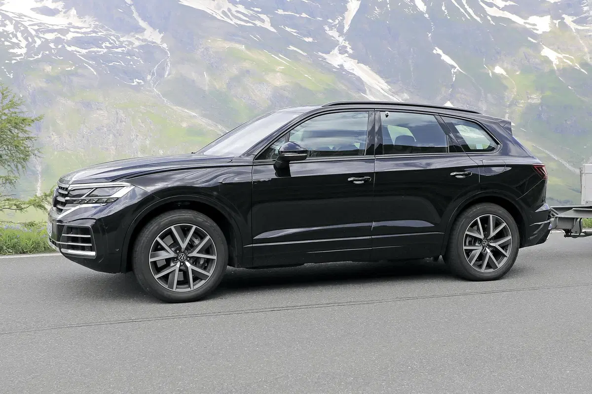 Volkswagen Touareg restyling, le foto spia  (6)