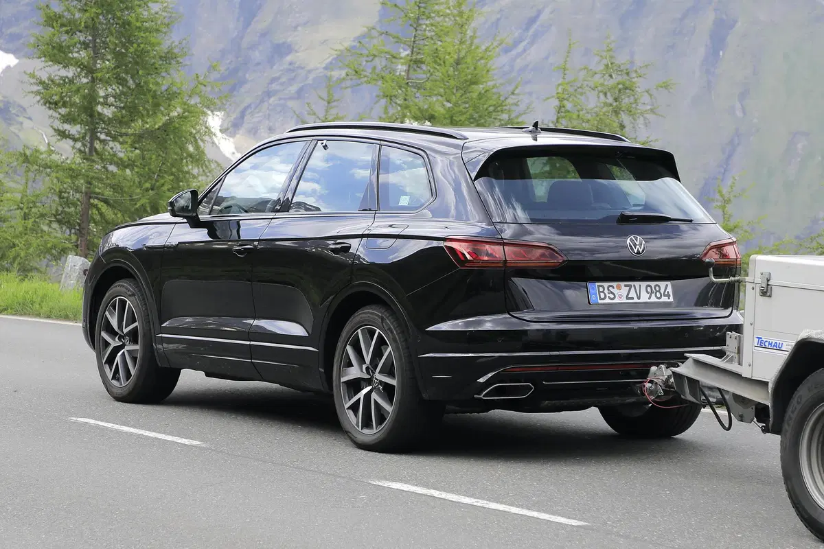 Volkswagen Touareg restyling, le foto spia  (7)