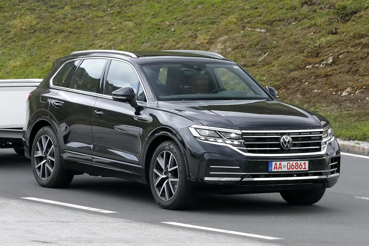 Volkswagen Touareg restyling, le foto spia  (9)