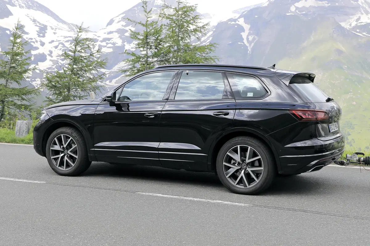 Volkswagen Touareg restyling, le foto spia  (10)