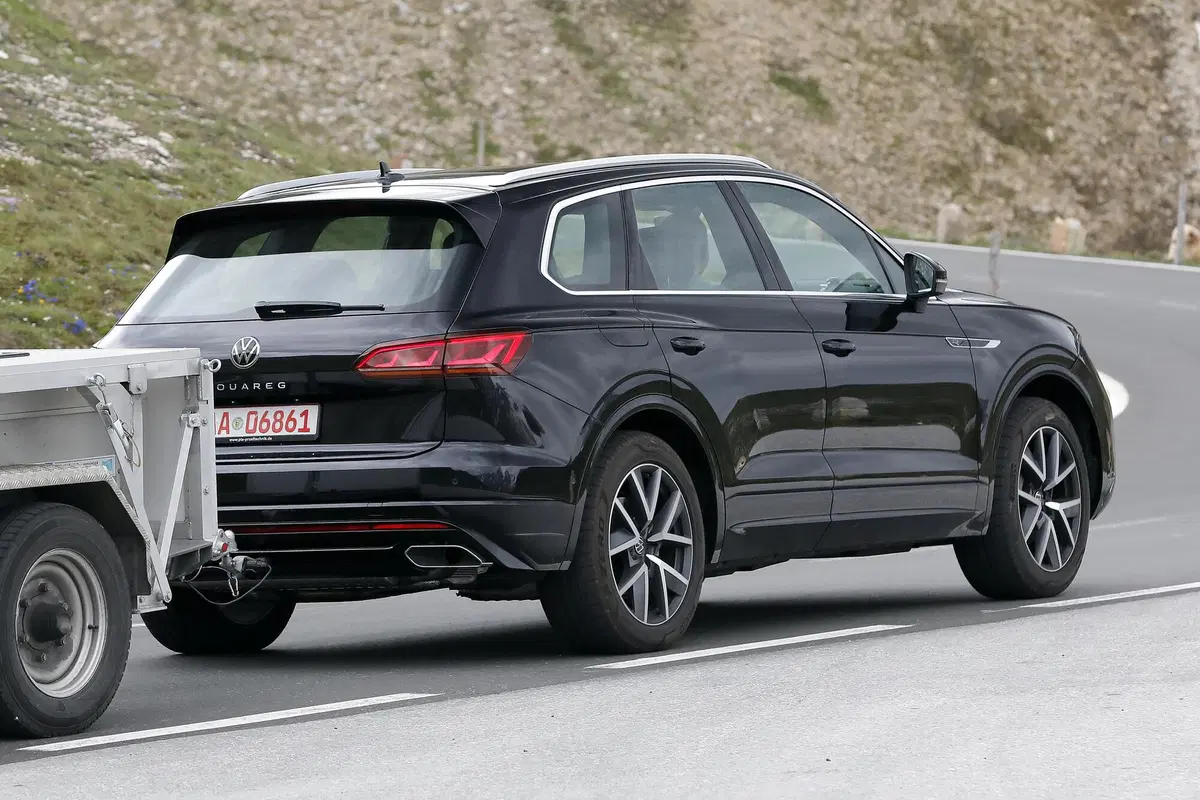 Volkswagen Touareg restyling, le foto spia  (11)