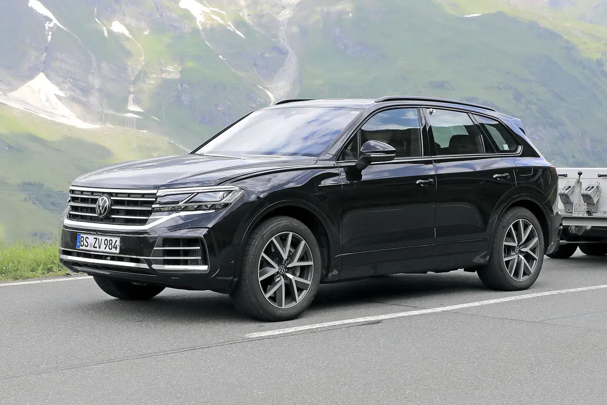 Volkswagen Touareg restyling, le foto spia  (12)