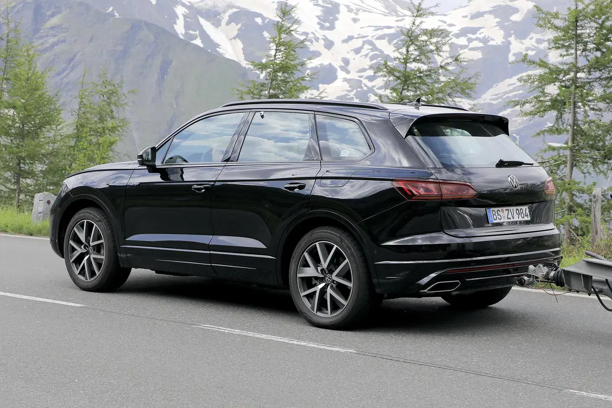 Volkswagen Touareg restyling, le foto spia  (13)